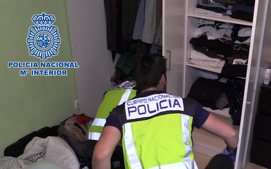 La Policía Nacional desmantela en Barcelona dos grupos de ciberdelincuentes especializados en estafas a través de phishing y carding
